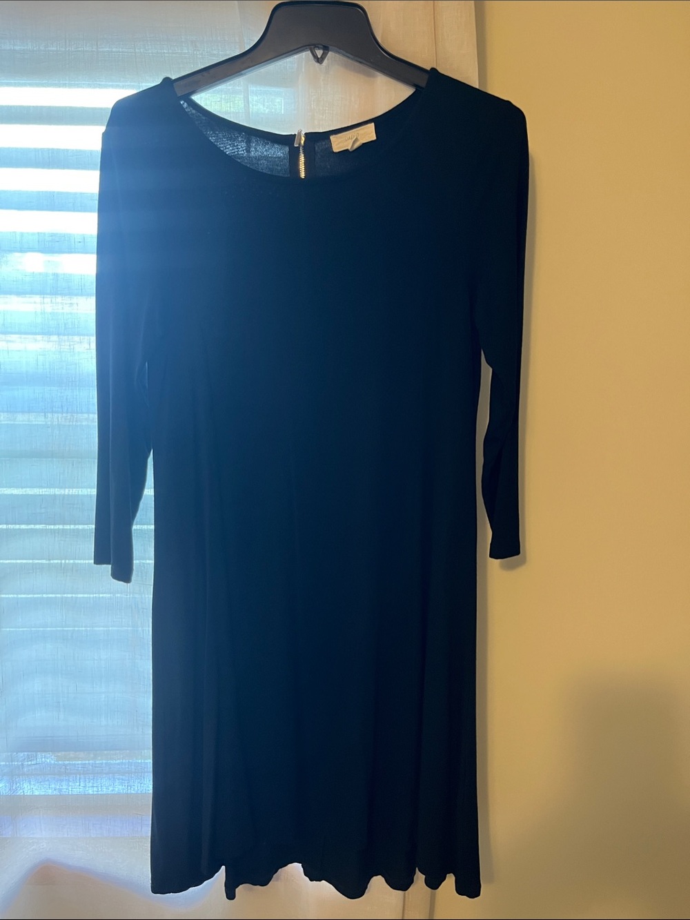 Black flowy dress 👗
